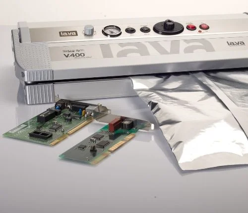 111_6 LaVa V.350 Premium Vakuumiergerät - Platinen in antistatischen ESD Vakuumbeuteln verpacken